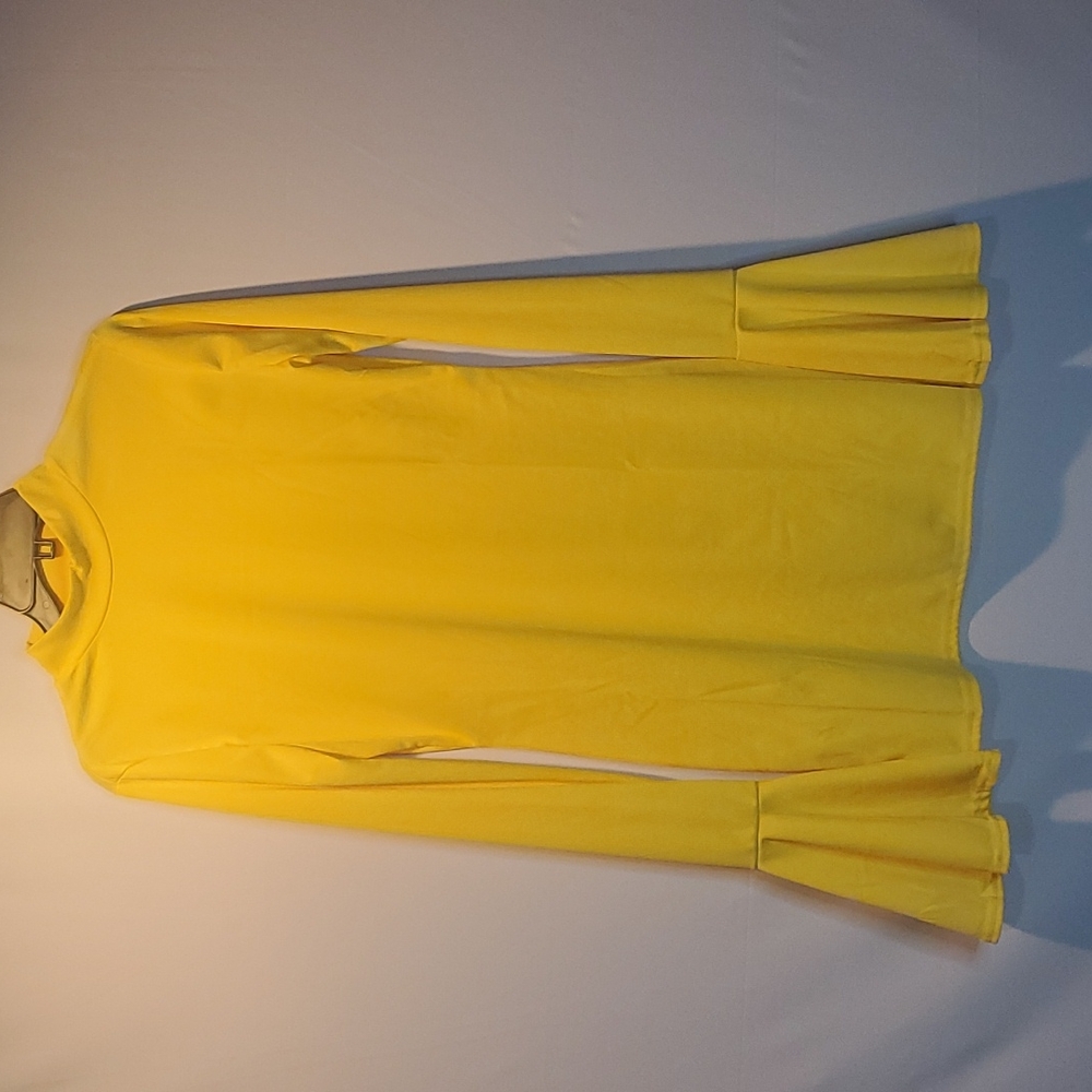 Yellow mini dress with trumpet sleeves